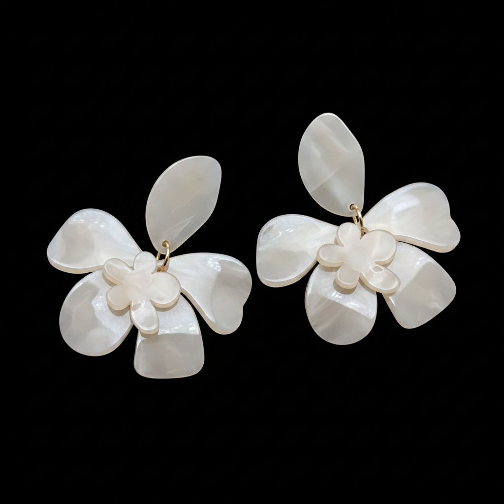 گوشواره میخی صدفی طرح گل